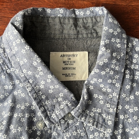 Medium mens button down artistry in motion brand - Picture 2 of 2